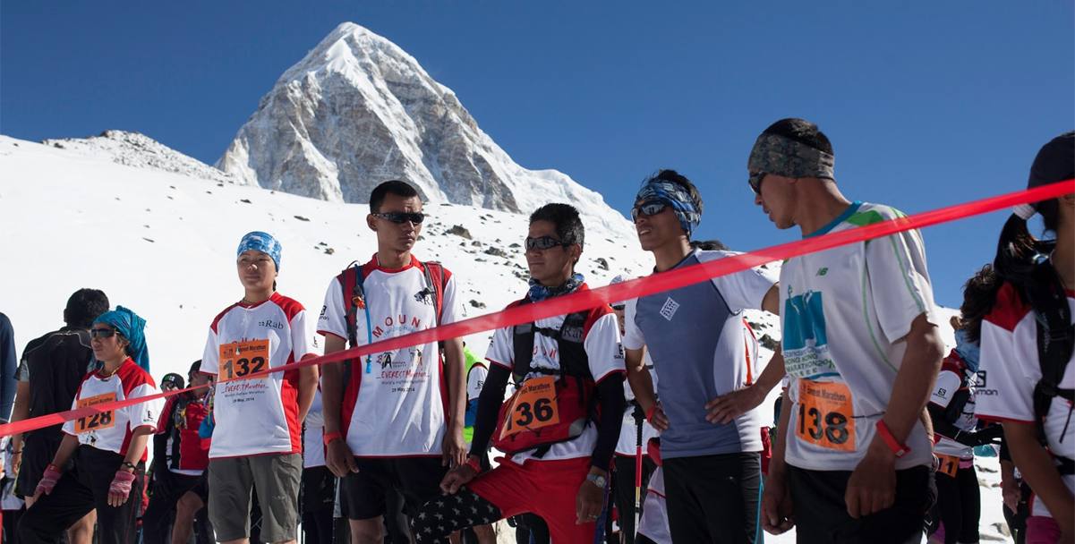 Si  disputata stamane, a 53 anni dalla conquista dell&#39;Everest da parte della spedizione Tenzing-HIllary, la maratona pi alta del mondo che si disputa ormai da 13 anni.